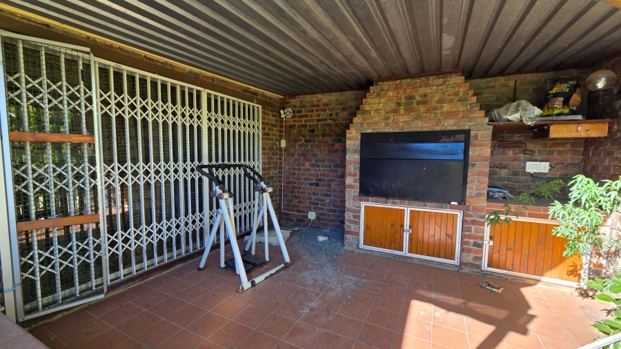 4 Bedroom Property for Sale in Pellissier Free State